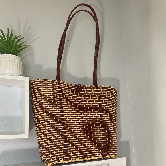 Plastic Woven summer tote bags handmade, brand new with tassels - Picture 4 of 5